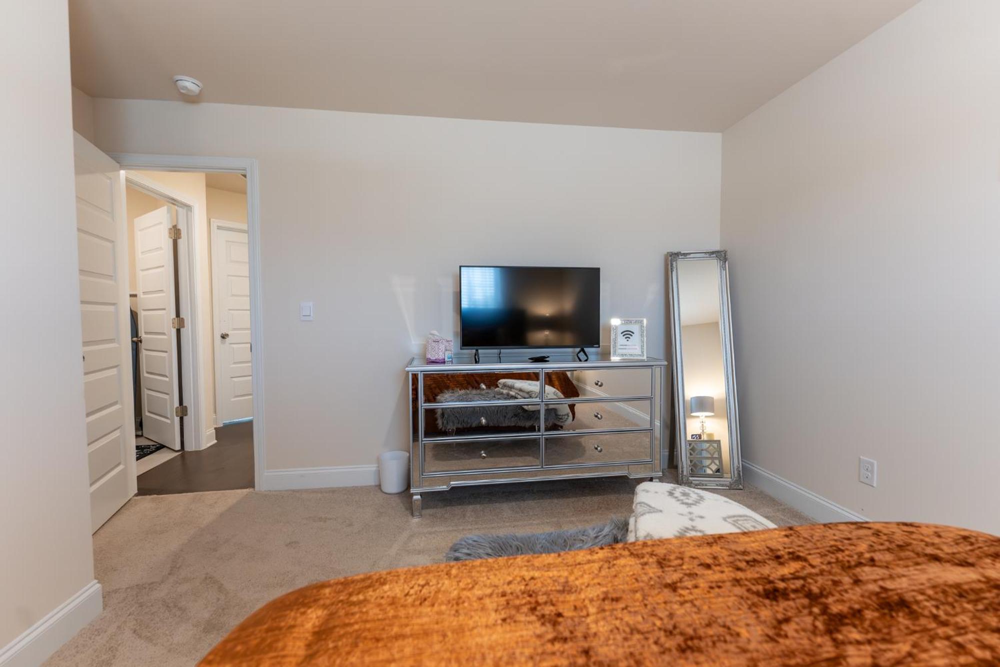 Luxury Bedroom With Private Bath Hampton Buitenkant foto